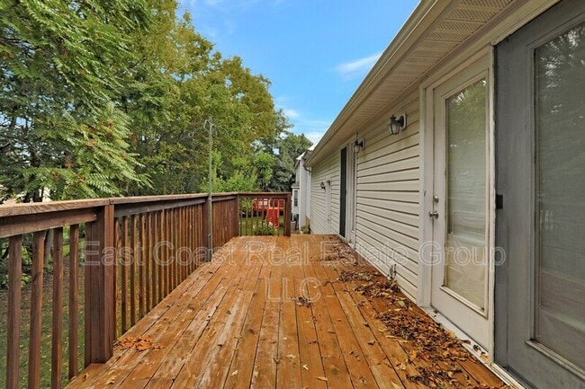 Building Photo - 184 Larkspur Ln