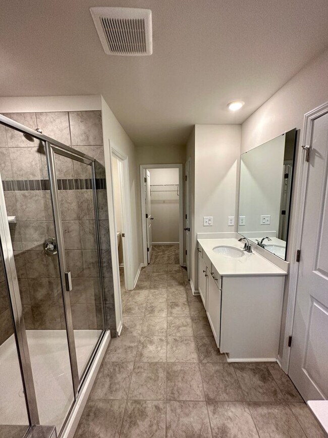 Building Photo - 4BR/3.5 Bath Townhouse in Prime Ballantyne Location; Great Schools