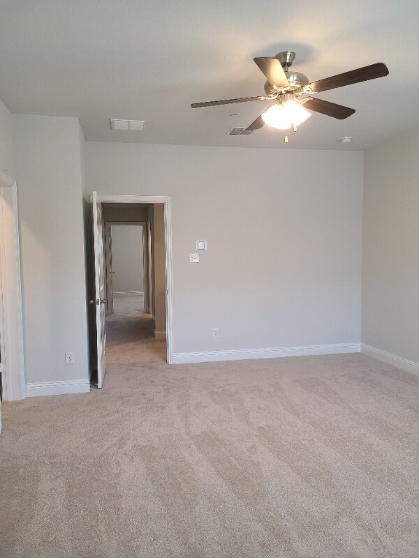 Building Photo - 6820 Meadow Crest Dr