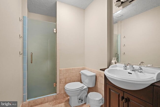 Building Photo - 5400 Woodlyn Ct