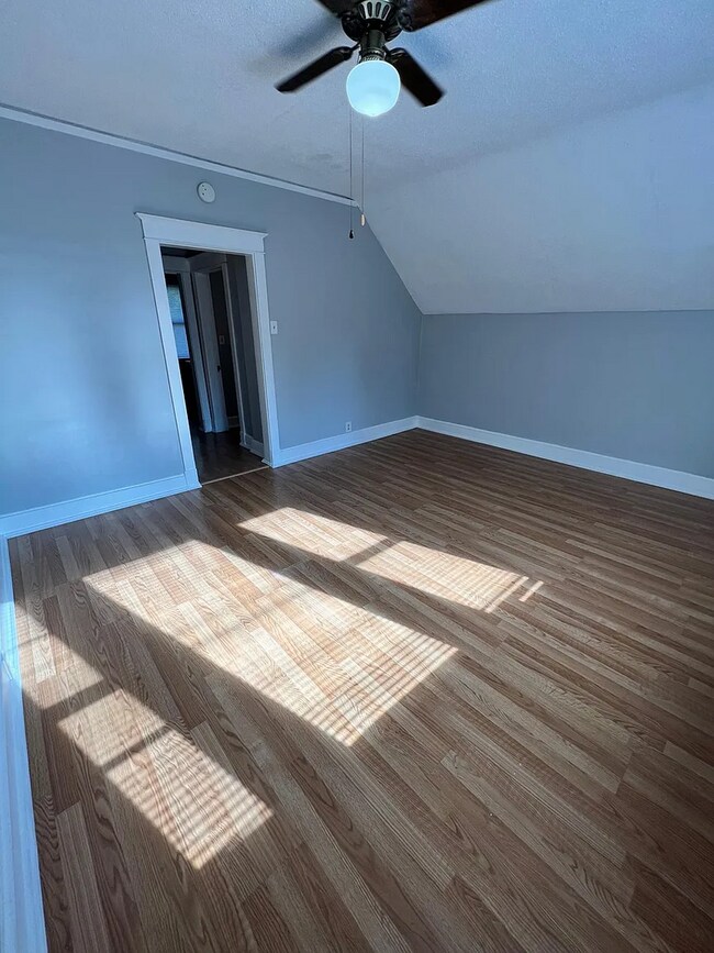 Building Photo - 4813 W 5th St