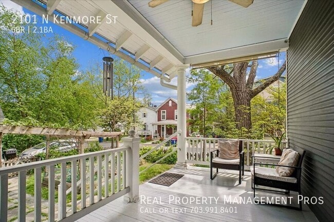 Building Photo - 2101 N Kenmore St