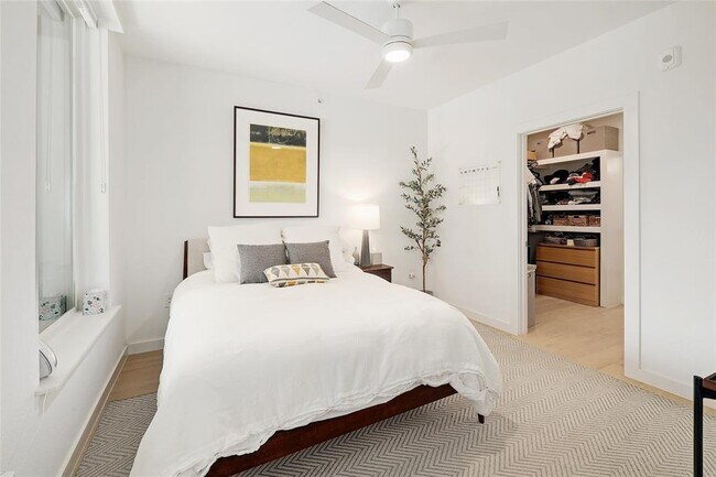 Building Photo - 1600 S 1st St