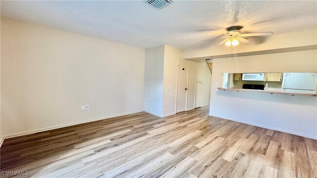 Building Photo - 13160 Kings Point Dr