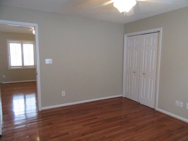Building Photo - 937 Tiffany Ln