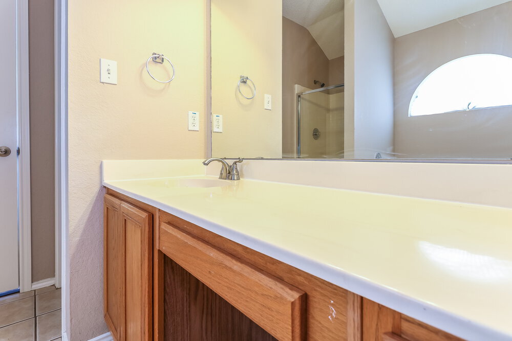 Building Photo - 6705 W Lynn Creek Dr
