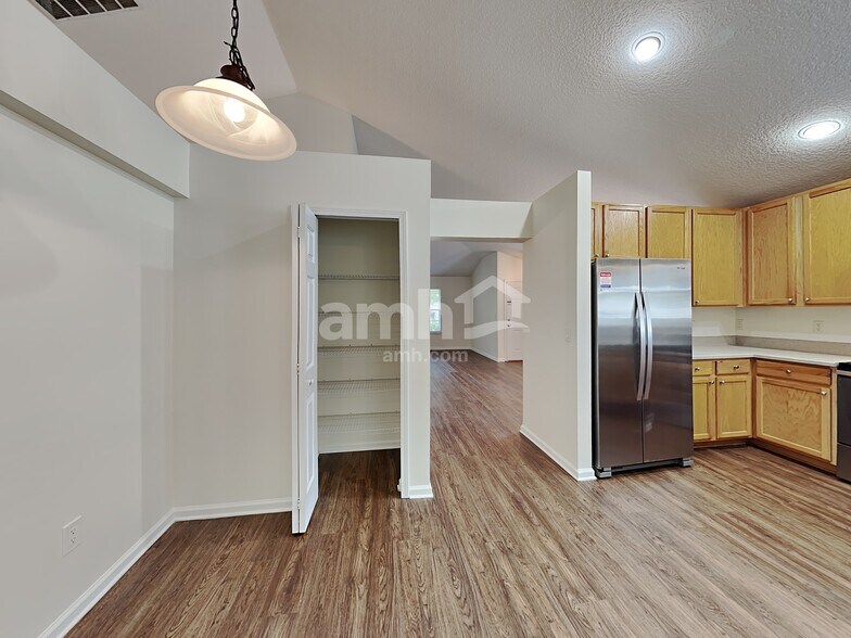 Building Photo - 1040 Moosehead Dr