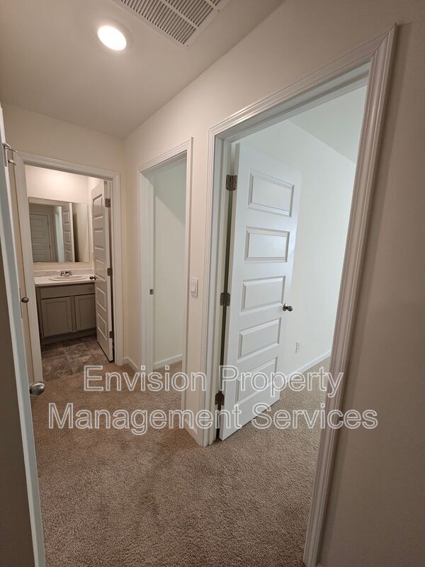 Building Photo - 611 Dairy Dr