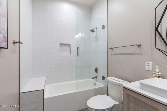 Building Photo - 2252 E South Mountain Ave