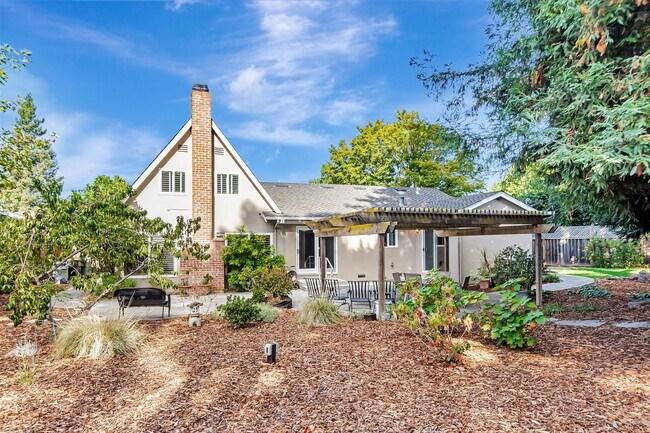 Building Photo - Elegant and Spacious 4Bedroom Sunnyvale Home