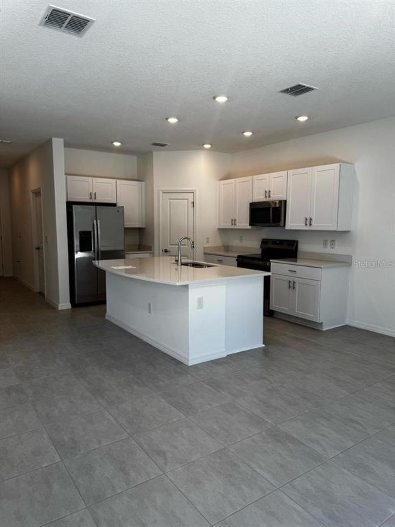 Building Photo - 2480 Penguin Blvd