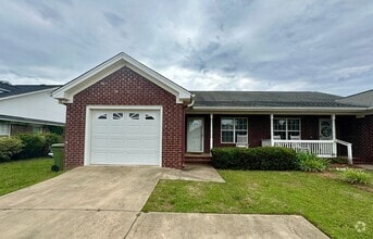 Building Photo - Conveniently Located Duplex!