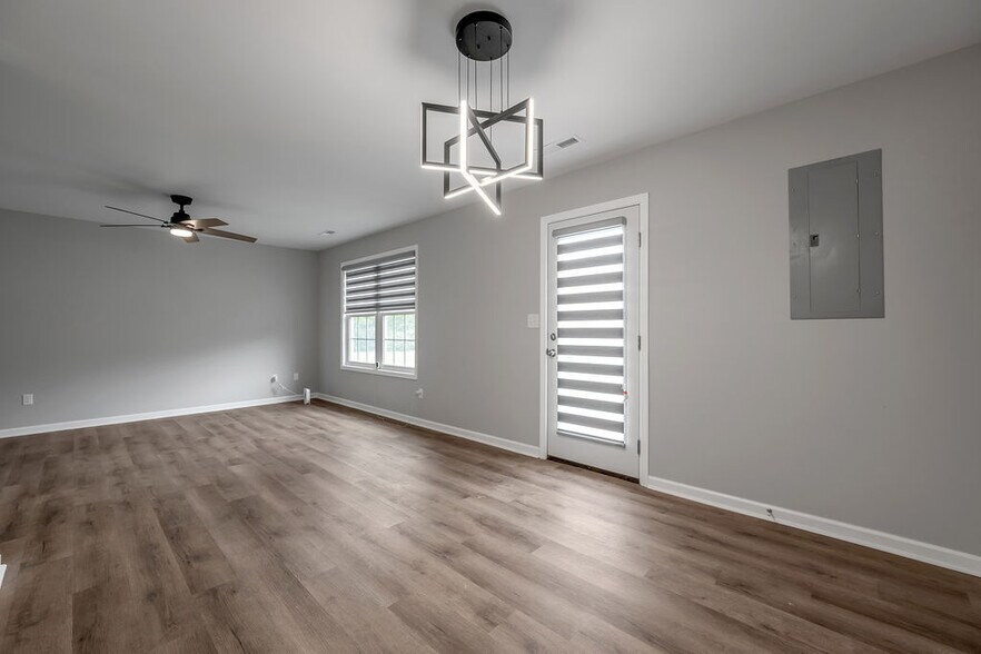 Building Photo - 242 Elkhorn Meadows Dr