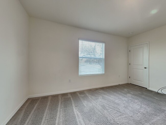 Building Photo - 5254 Dragonfly Dr