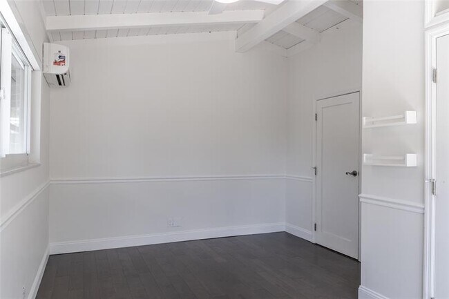 Building Photo - 2101 SW 33rd Ave