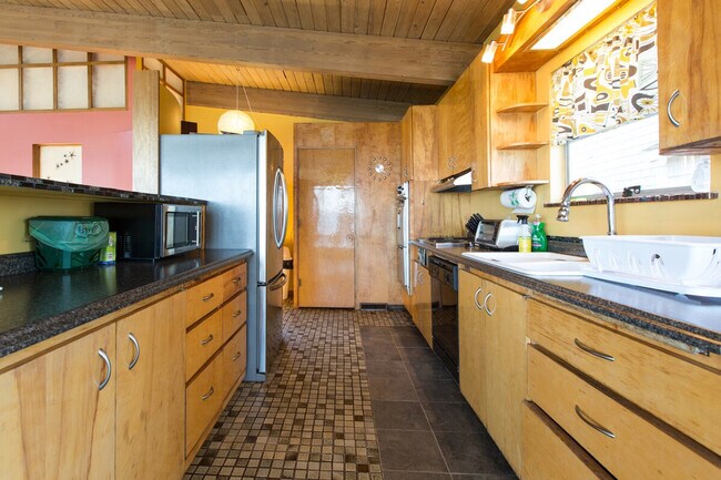 Building Photo - 4905-B Southwest Othello Street-SI ID1271726P