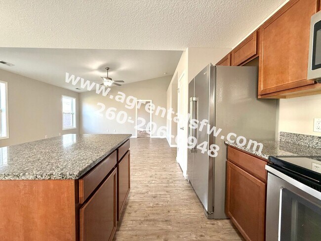 Building Photo - 3 Bedroom House