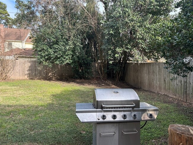 Building Photo - 17718 Surreywest Ln