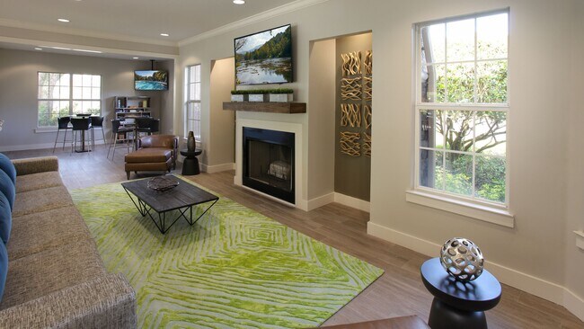 Building Photo - 8134 Colonial Village Dr
