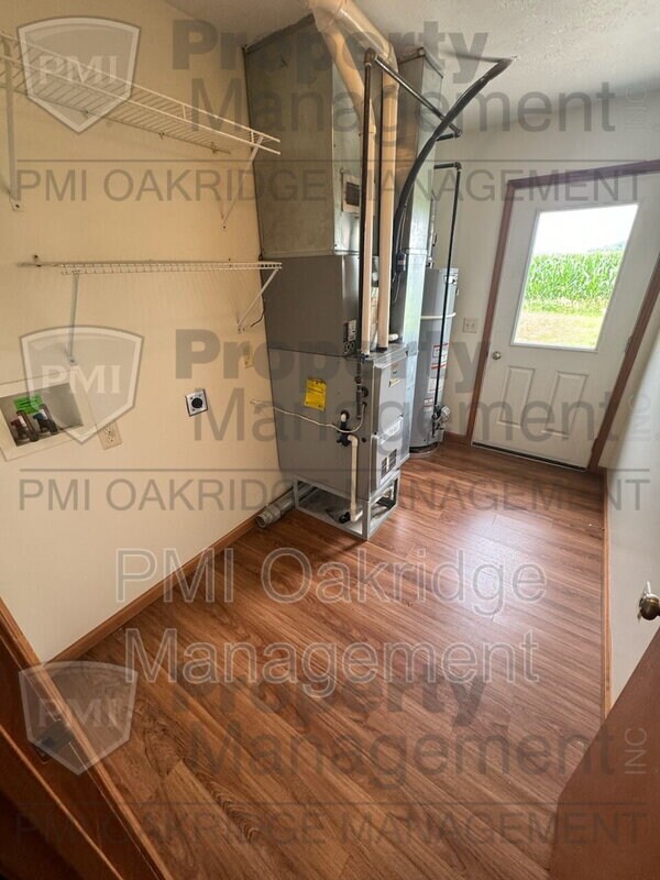 Building Photo - 107 Meadow Dr