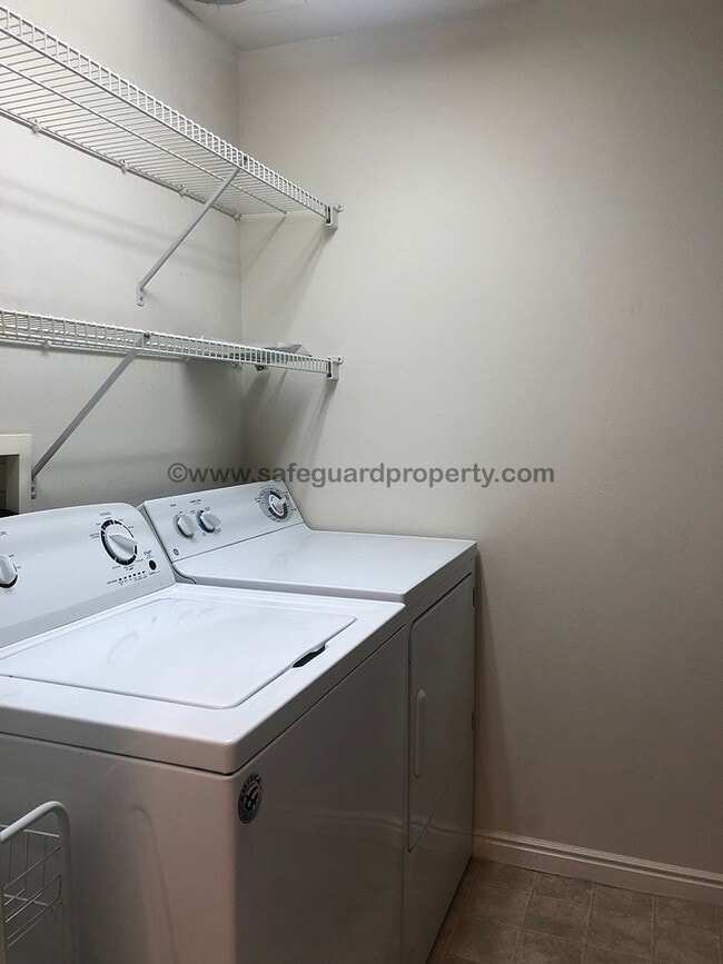 Building Photo - Fabulous 2 Bedroom Condo in Sandy