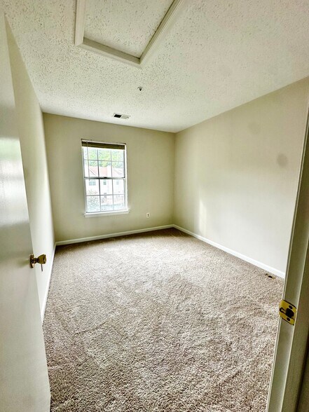 Building Photo - 2558 Ambling Cir