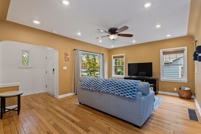 Building Photo - 1411 W Fort St