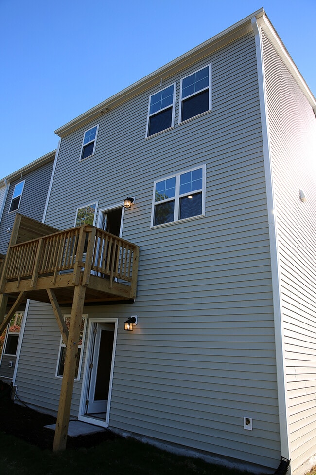 Building Photo - 1056 Shoreside Dr