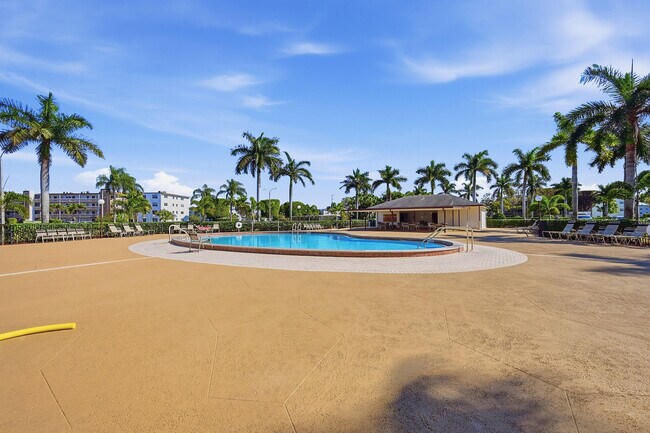 Building Photo - 476 Fanshaw L