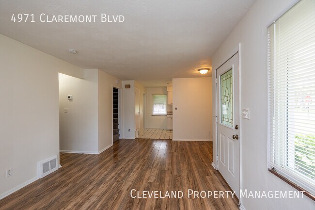 Building Photo - Charming Garfield Hts. Home