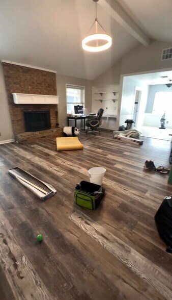 Building Photo - 10336 Rocky Hollow Rd