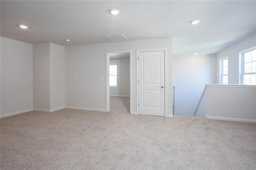 Building Photo - 61 Grv Spgs Ct