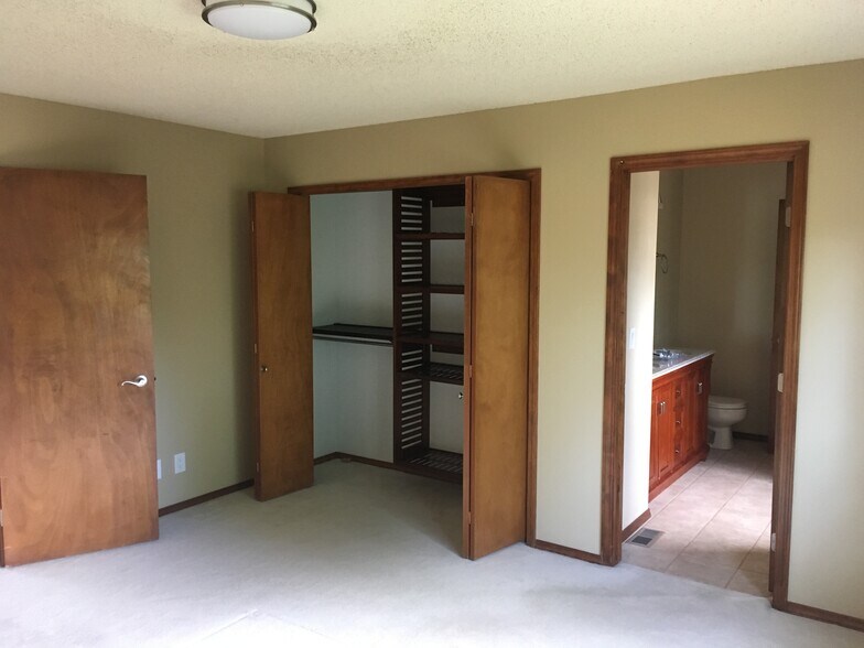 Building Photo - 4935 Granby Cir