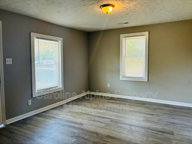 Building Photo - 1518 Hollyleaf Ave