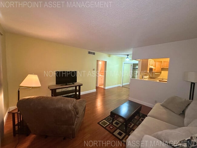 Building Photo - Welcome to charming 2-bedroom, 1-bathroom ...