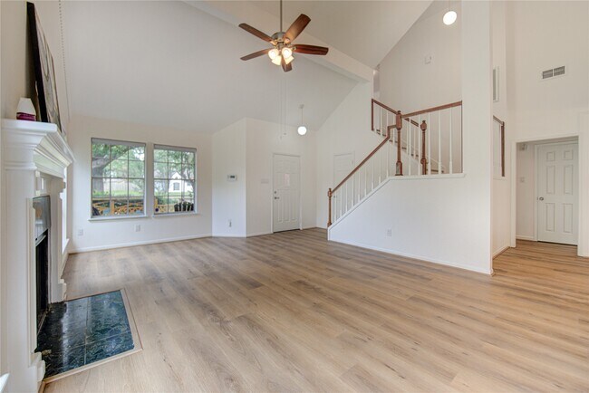 Building Photo - 902 Mesa Terrace Dr