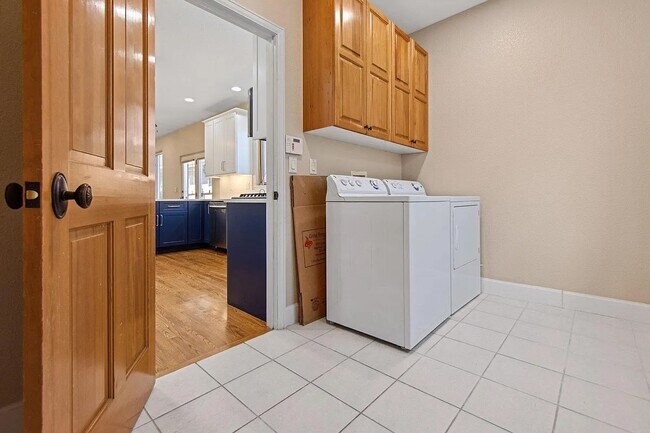 Building Photo - Cherry Creek Townhouse for rent!