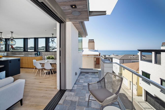 Building Photo - 124 15th Pl