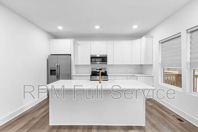 Building Photo - 1405 14th Ave N