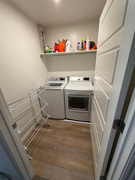 Building Photo - 391 S Deep Creek Dr