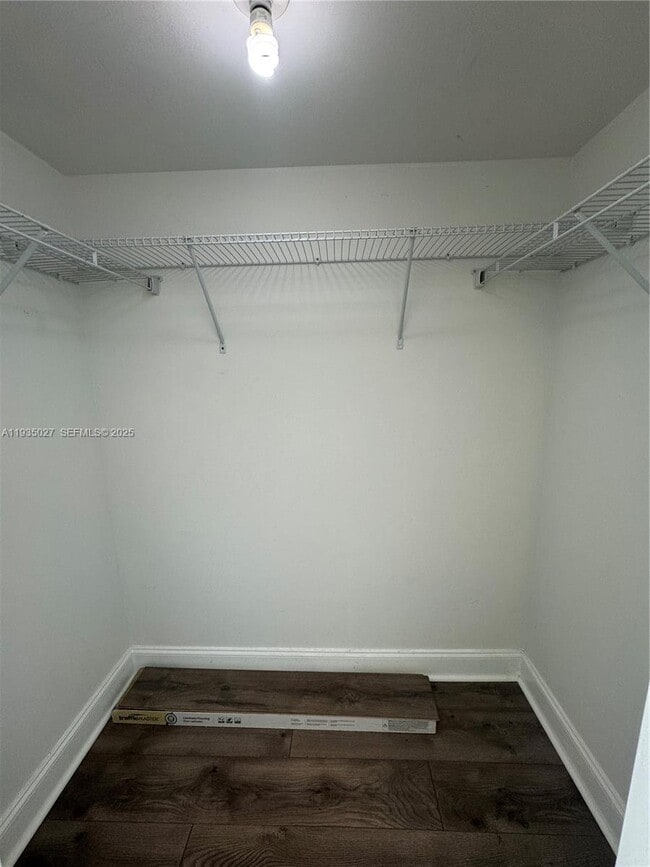 Building Photo - 16710 NE 9th Ave