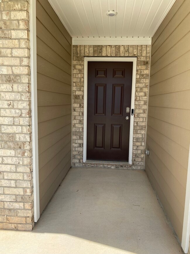 Building Photo - 300 Laurel Springs Dr