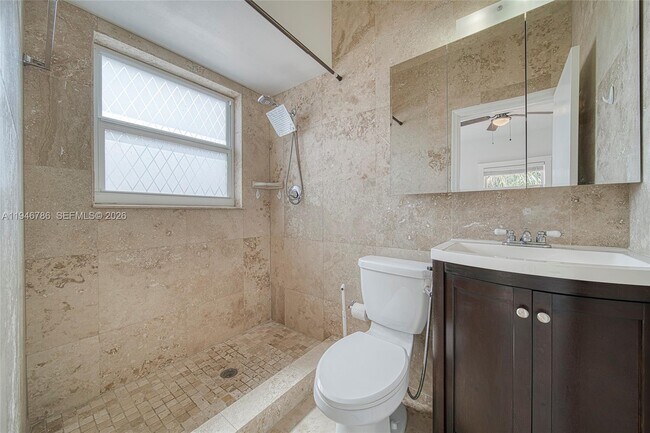 Building Photo - 2205 SW 13th St