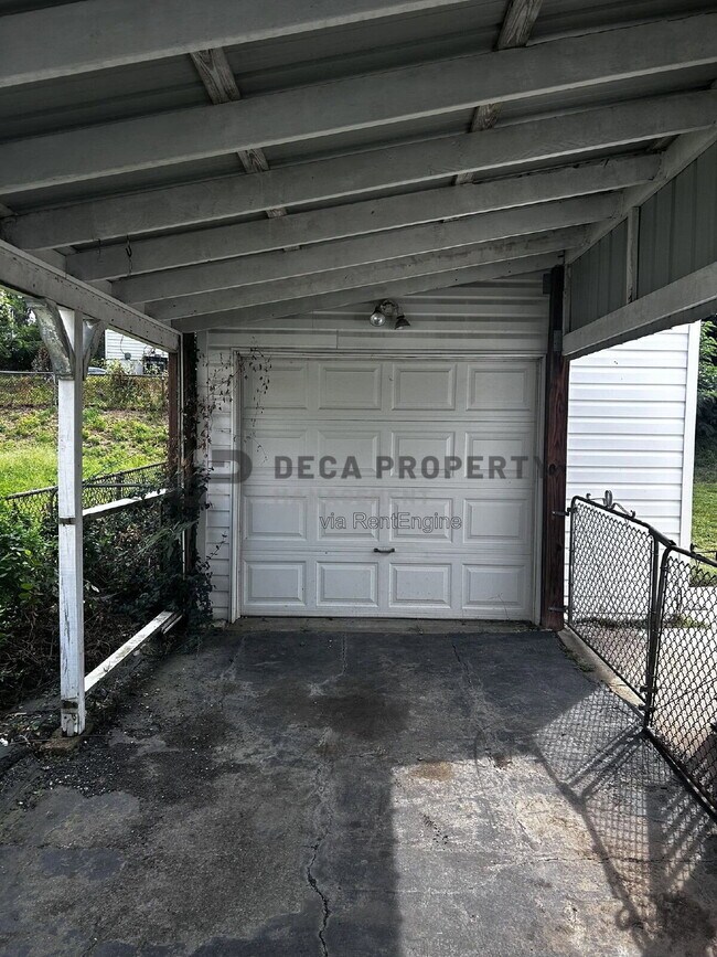 Building Photo - 6108 Eaton Dr