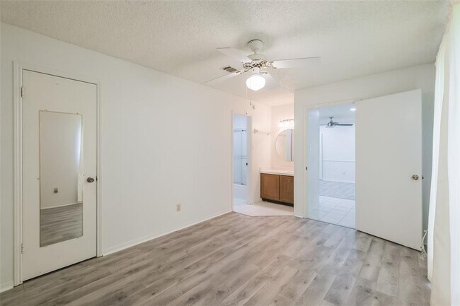 Building Photo - 5026 Algernon Dr