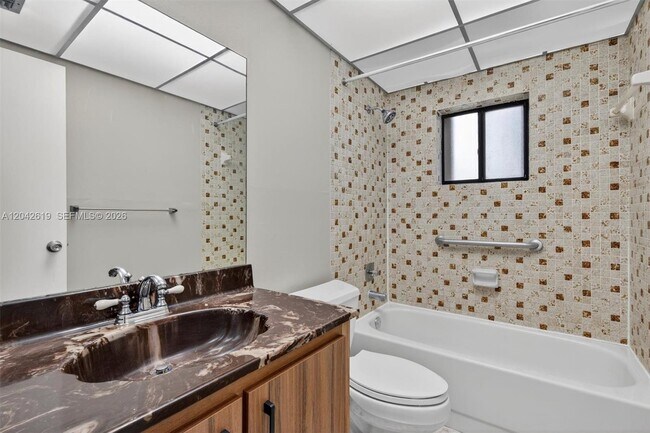 Building Photo - 8065 SW 107th Ave