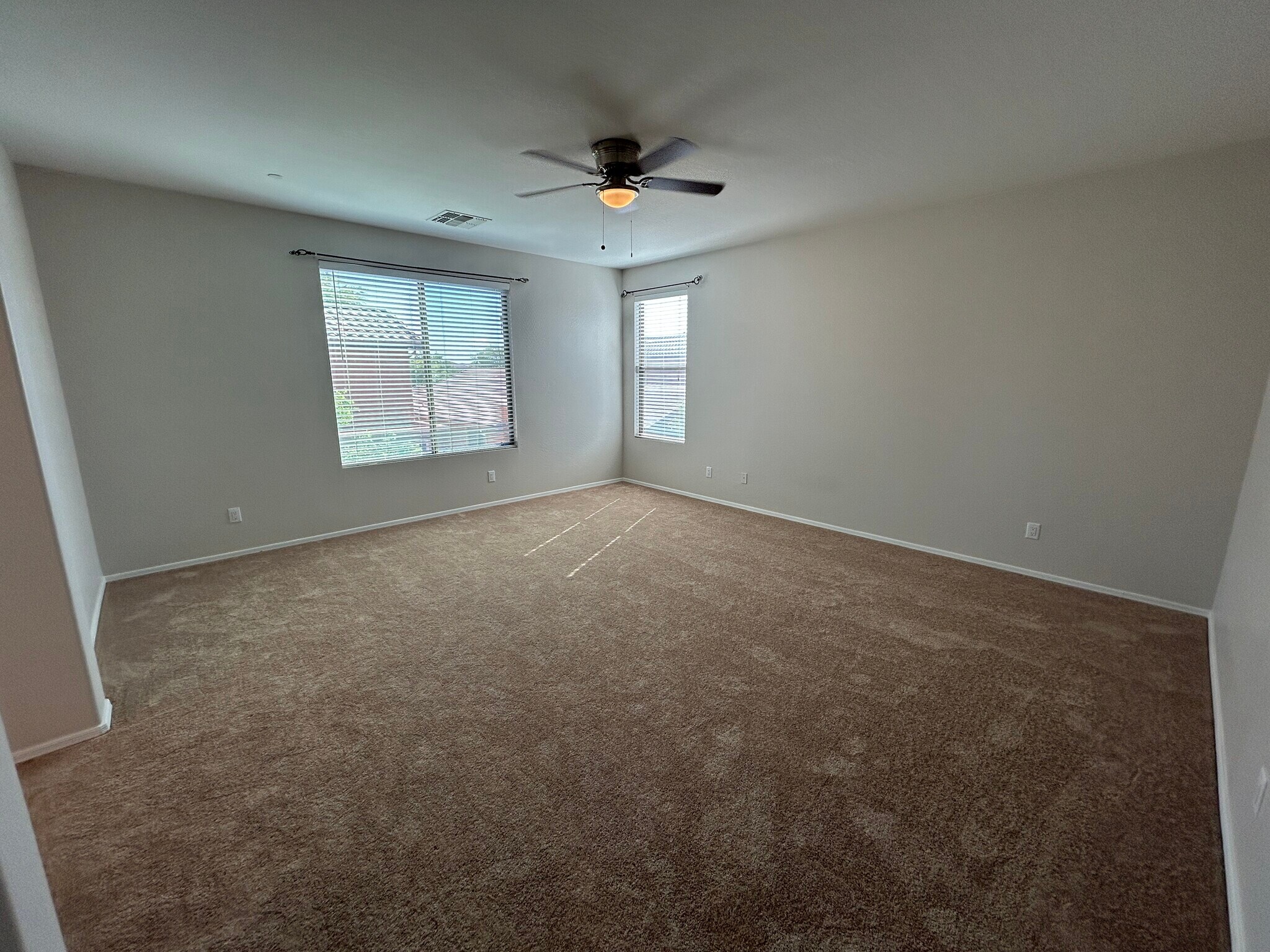 Building Photo - 4123 E Cherry Hills Dr