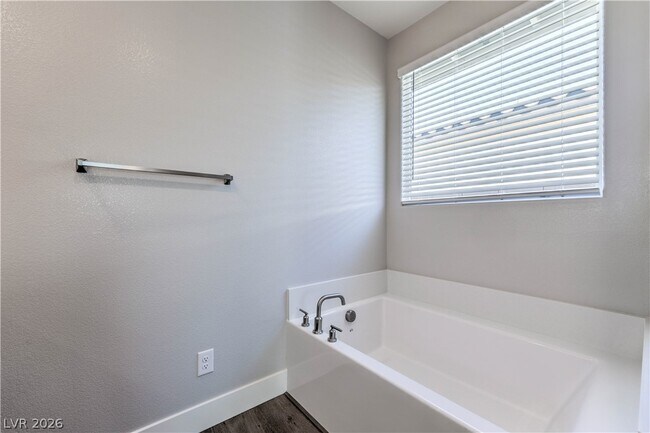 Building Photo - 497 Chestnut Falcon Ave