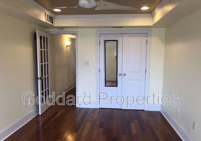 Building Photo - 905 S Streeper St