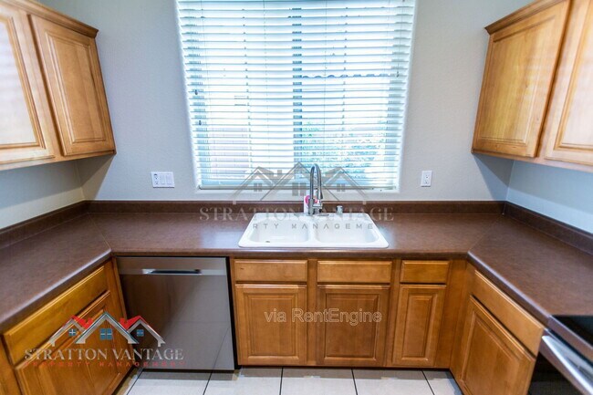 Building Photo - 13562 W Cypress St